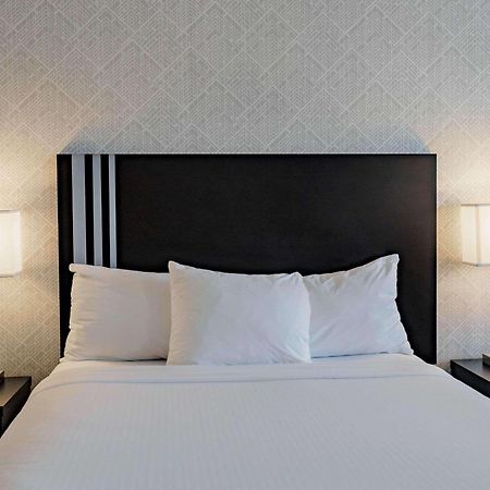 Park Inn By Radisson Edmonton Airport 르덕 외부 사진