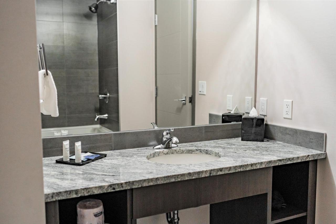 Park Inn By Radisson Edmonton Airport 르덕 외부 사진