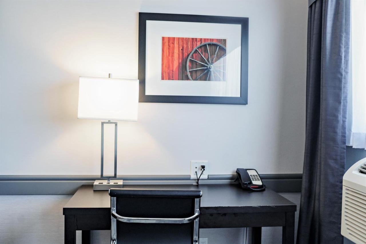 Park Inn By Radisson Edmonton Airport 르덕 외부 사진
