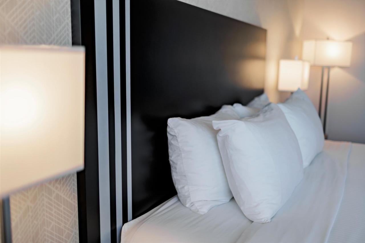 Park Inn By Radisson Edmonton Airport 르덕 외부 사진