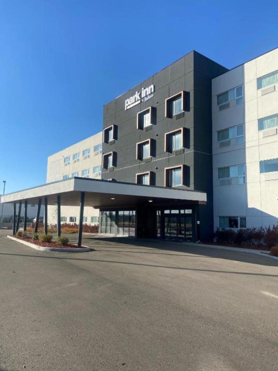 Park Inn By Radisson Edmonton Airport 르덕 외부 사진