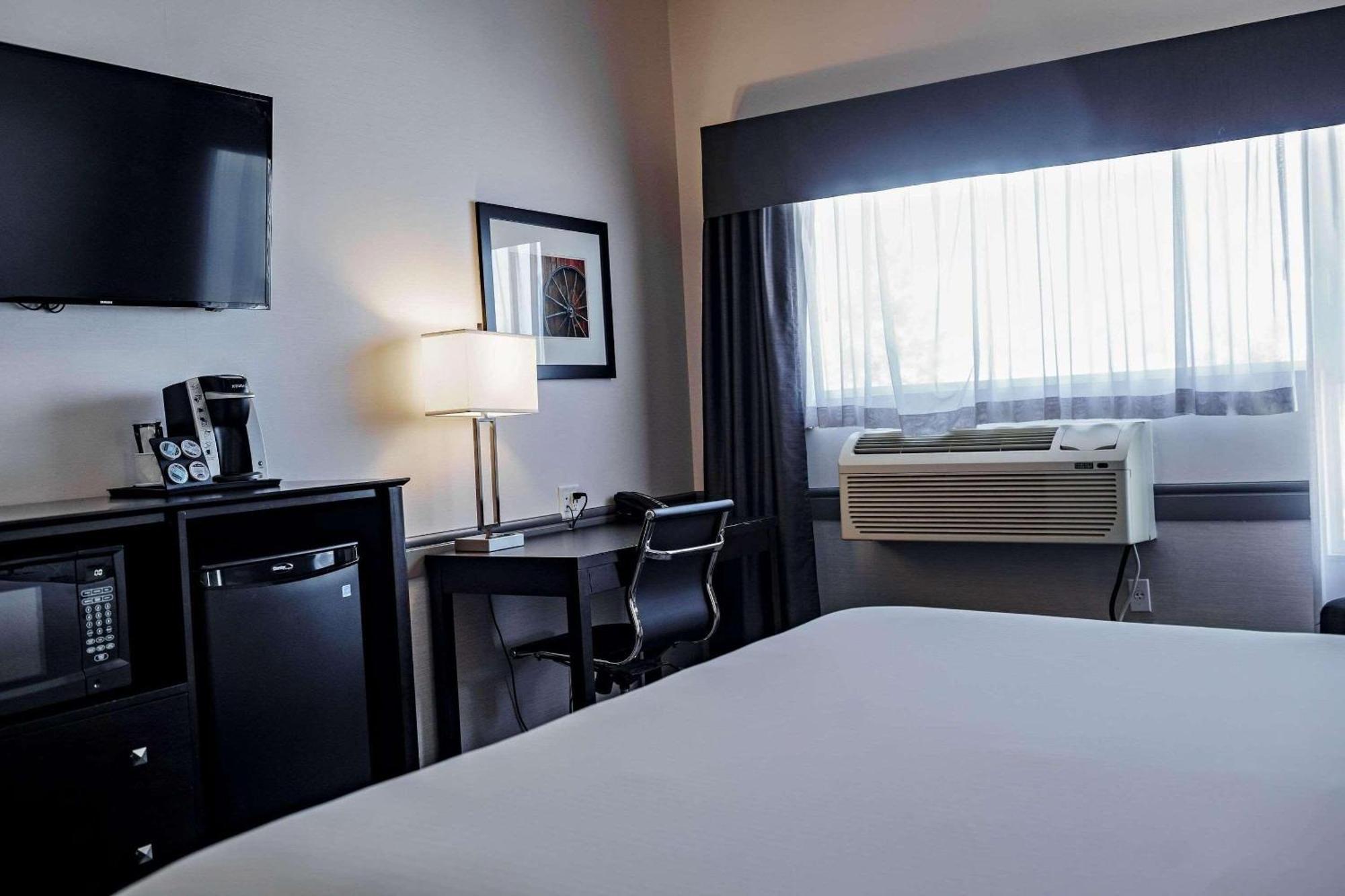 Park Inn By Radisson Edmonton Airport 르덕 외부 사진